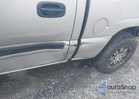 2005 Chevrolet Silverado Ls z USA, uszkodzony, nr VIN 2GCEC13T151101102